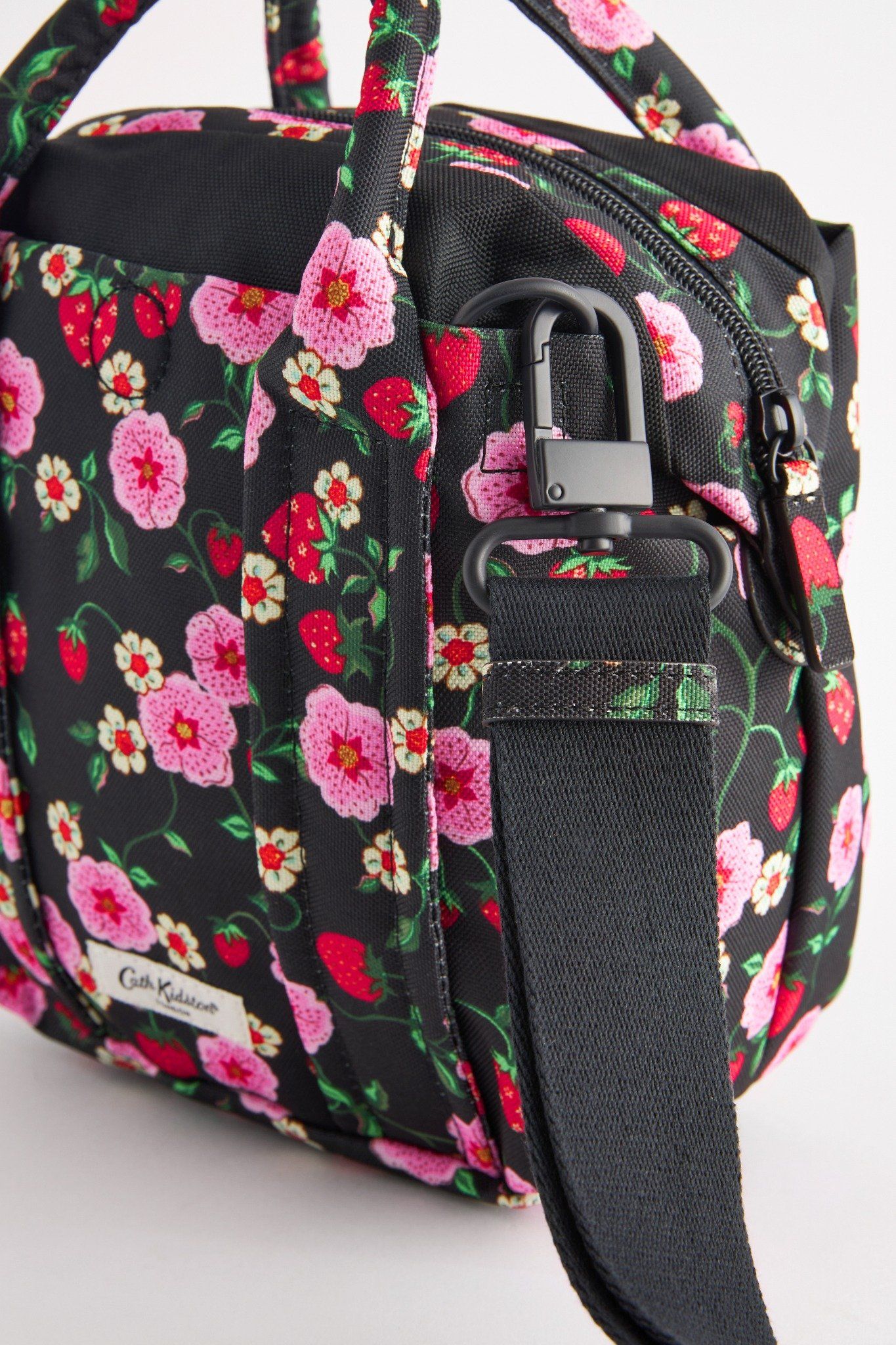 Túi đeo chéo/Travel Crossbody - Strawberry - Đen
