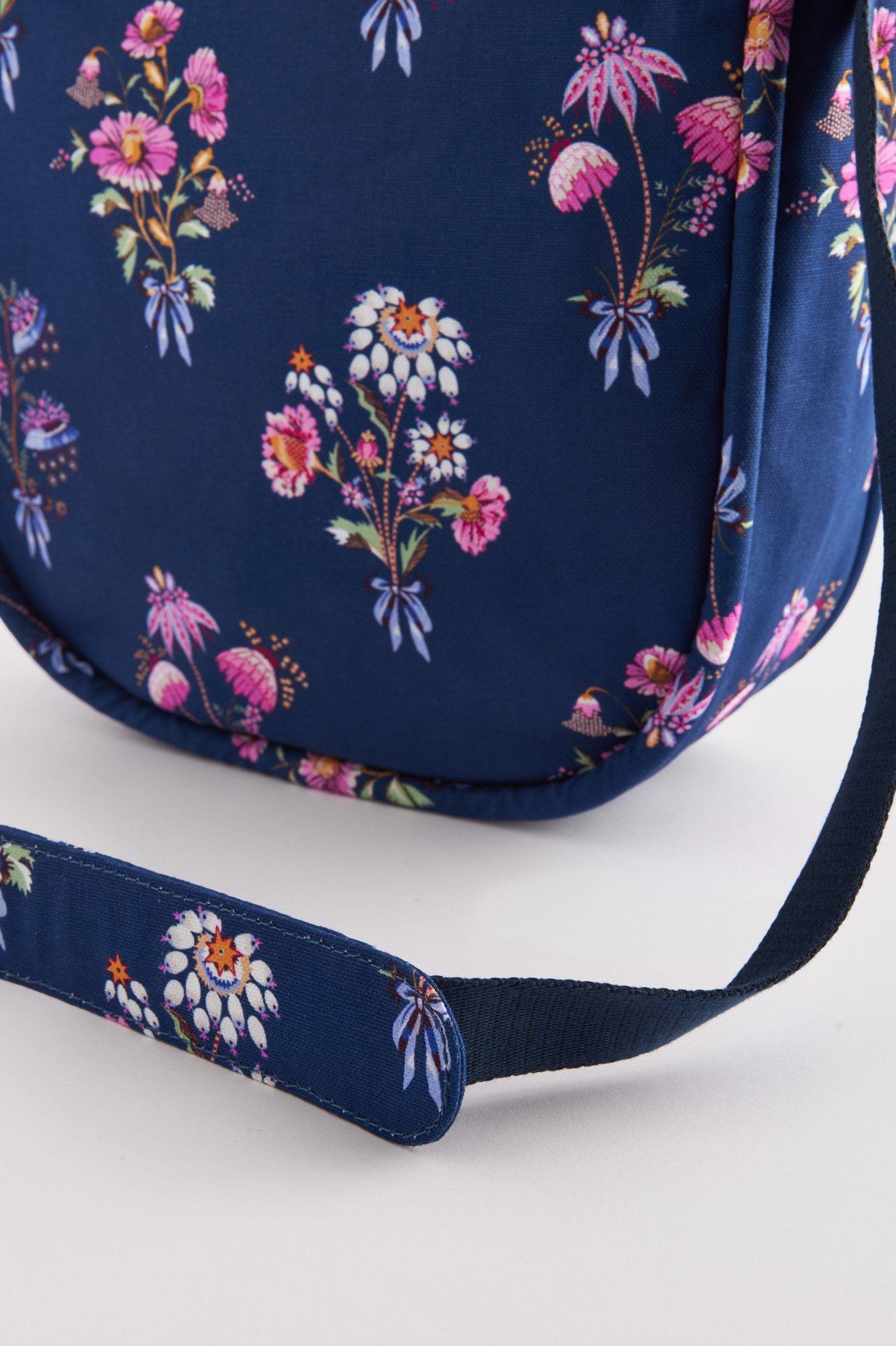 Túi đeo chéo/LRG Zipped Messenger - Friendship Bunch - Xanh Navy