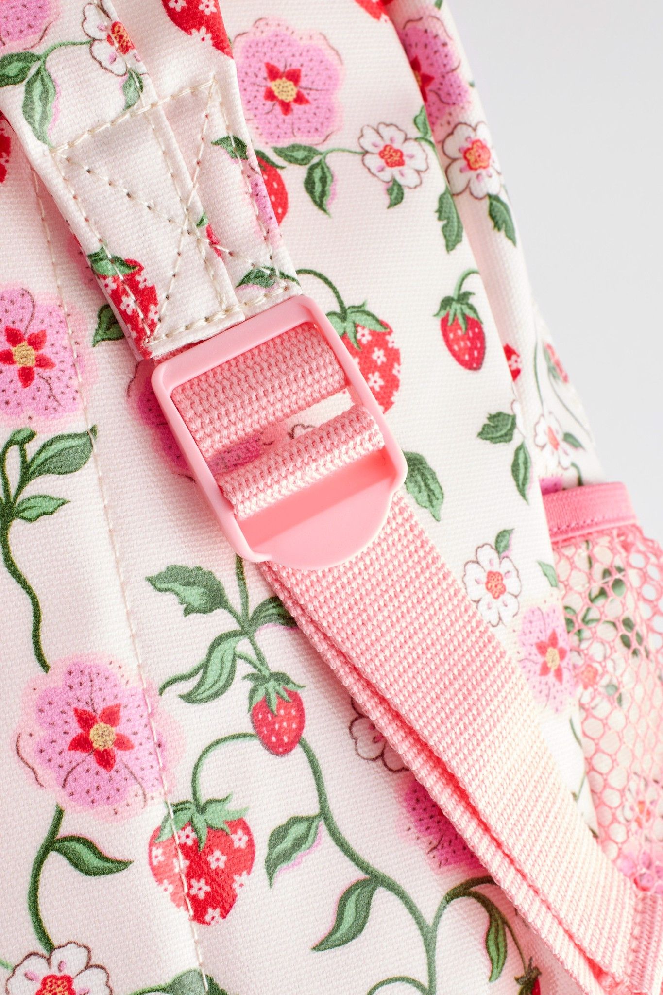 Ba lô cho bé /Kids Classic Backpack - Strawberry Small - Hồng