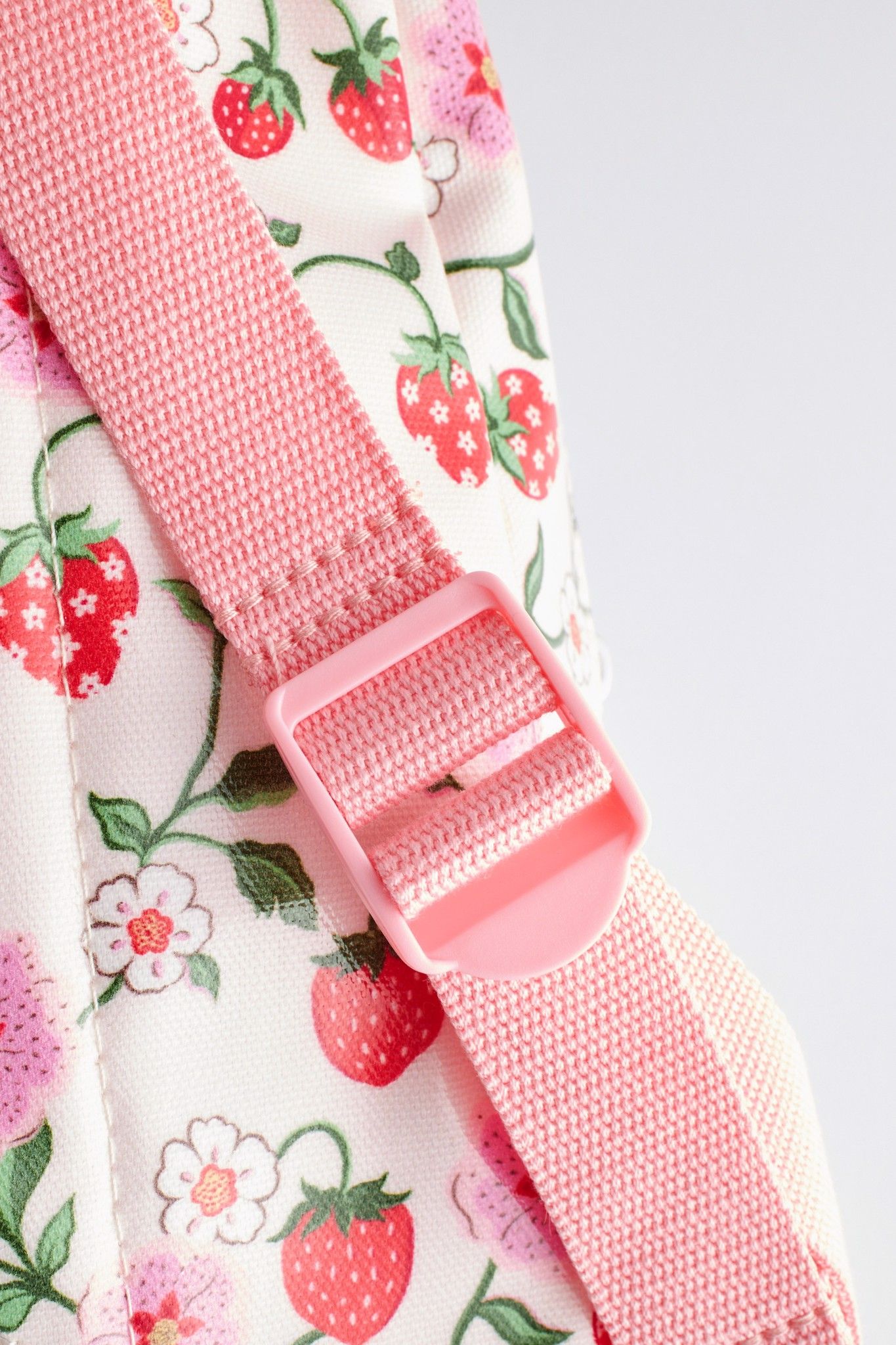 Ba lô cho bé /Kids Medium Backpack - Strawberry Small - Hồng