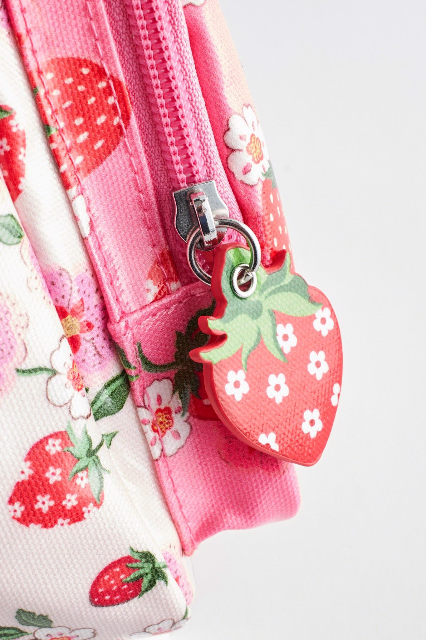 Ba lô cho bé /Kids Medium Backpack - Strawberry Small - Hồng