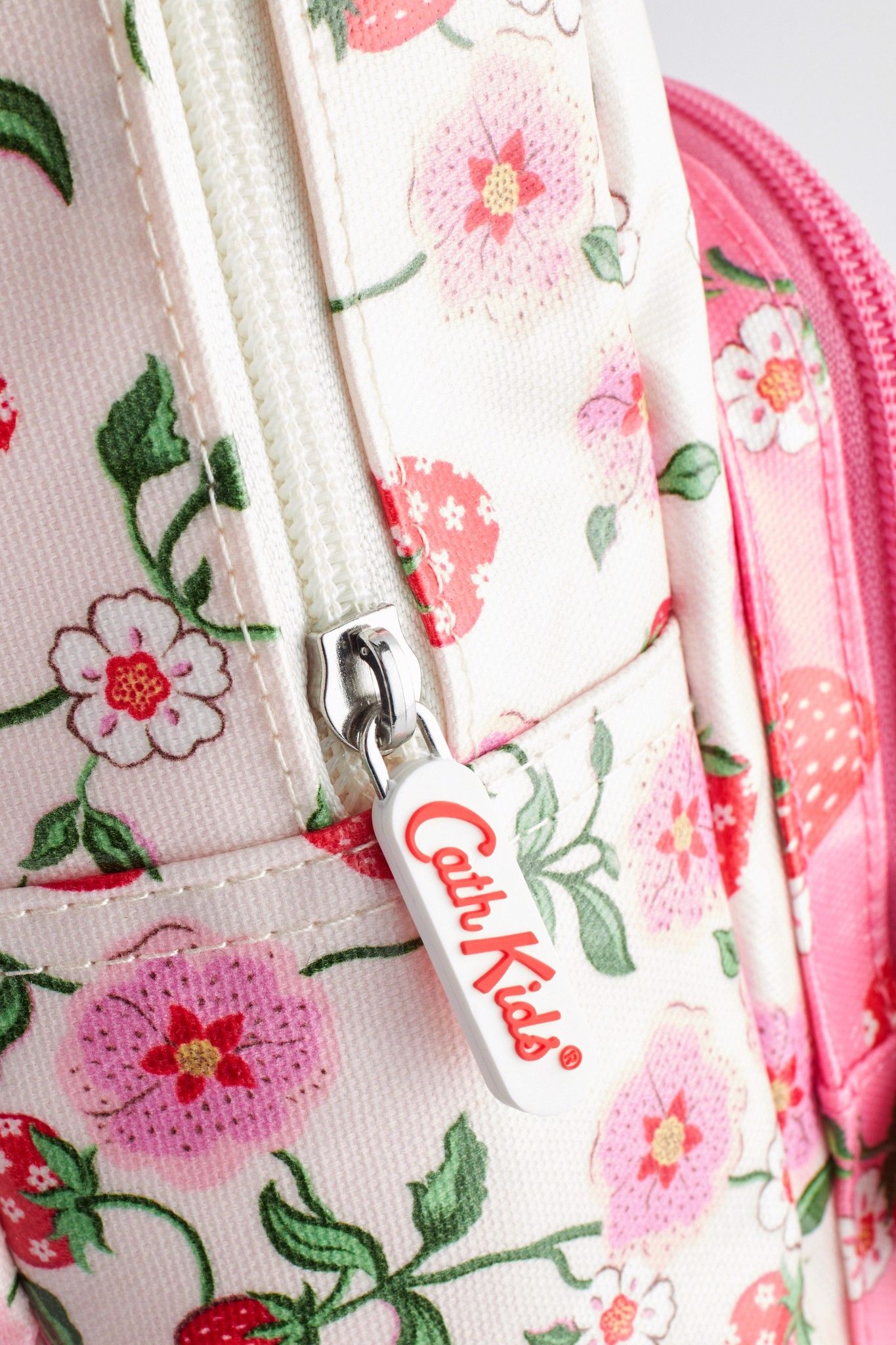 Ba lô cho bé /Kids Medium Backpack - Strawberry Small - Hồng