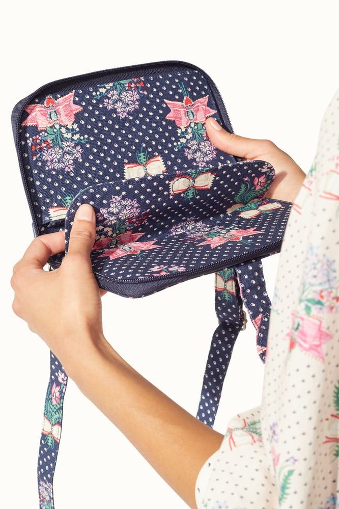  Cath Kidston - Túi đeo chéo/The Everything Cross Body - Lillies Posey - Navy 