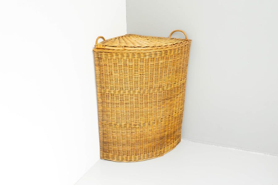 Lafos HandiCraft - Wicker Corner Laundry Basket with lid