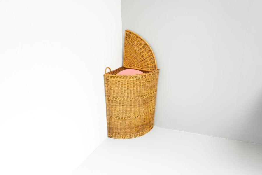 Lafos HandiCraft - Wicker Corner Laundry Basket with lid