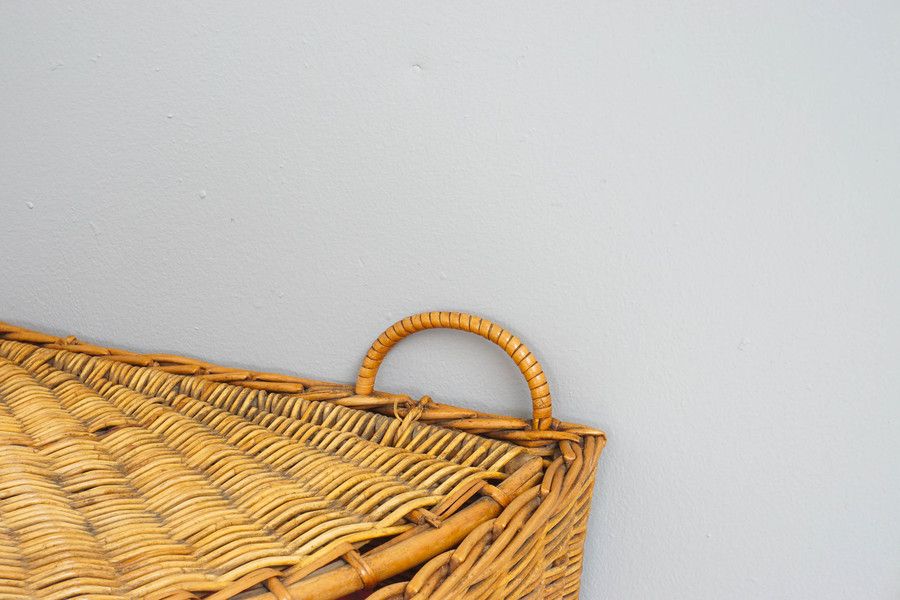 Lafos HandiCraft - Wicker Corner Laundry Basket with lid