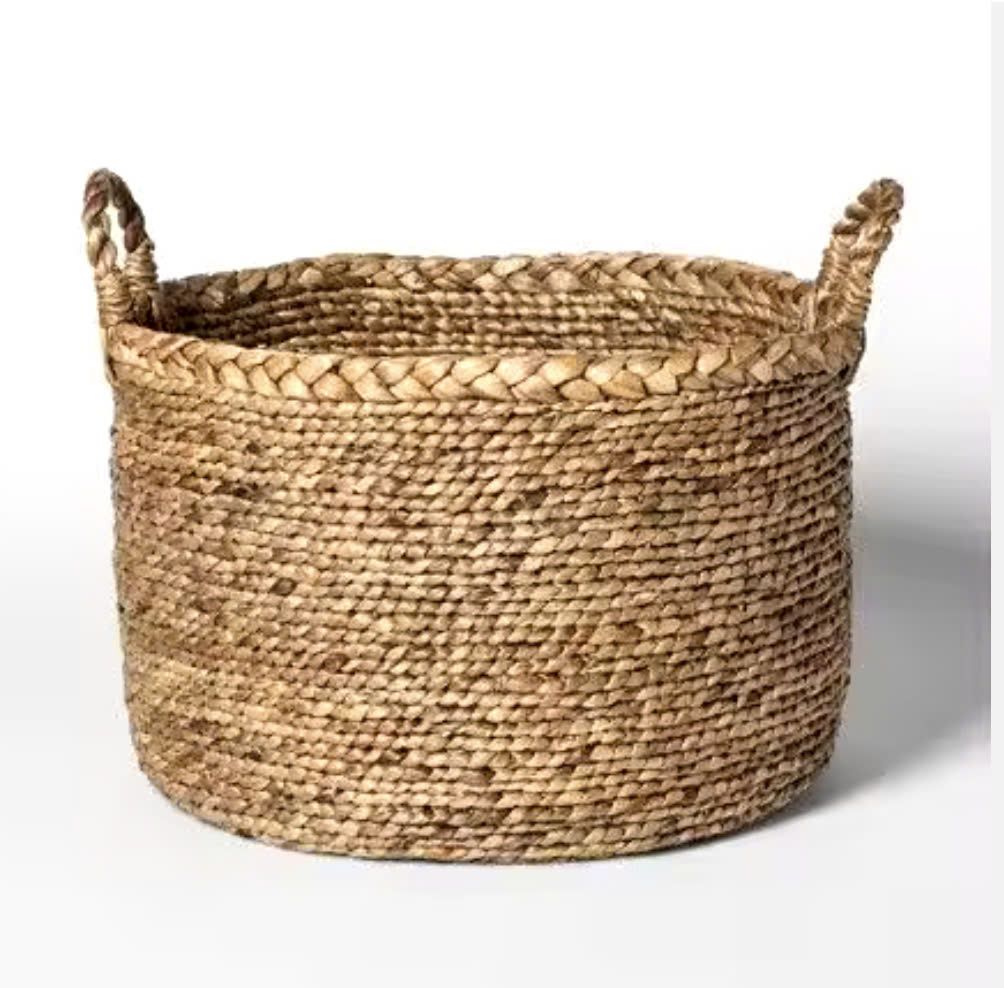 Lafos HandiCraft- Woven water hyacinth baskets with handles