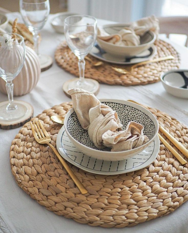 Lafos HandiCraft- Natural Hand-Woven Water Hyacinth Placemats-Household Basket