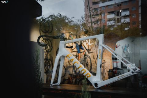 Frameset Factor OSTRO V.A.M Disc  White Gold (Premium Package Frame)