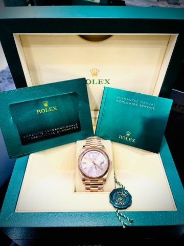  Đồng Hồ Rolex Day-Date 40 228235 Mặt Số Sundust - Cọc số Kim Cương 