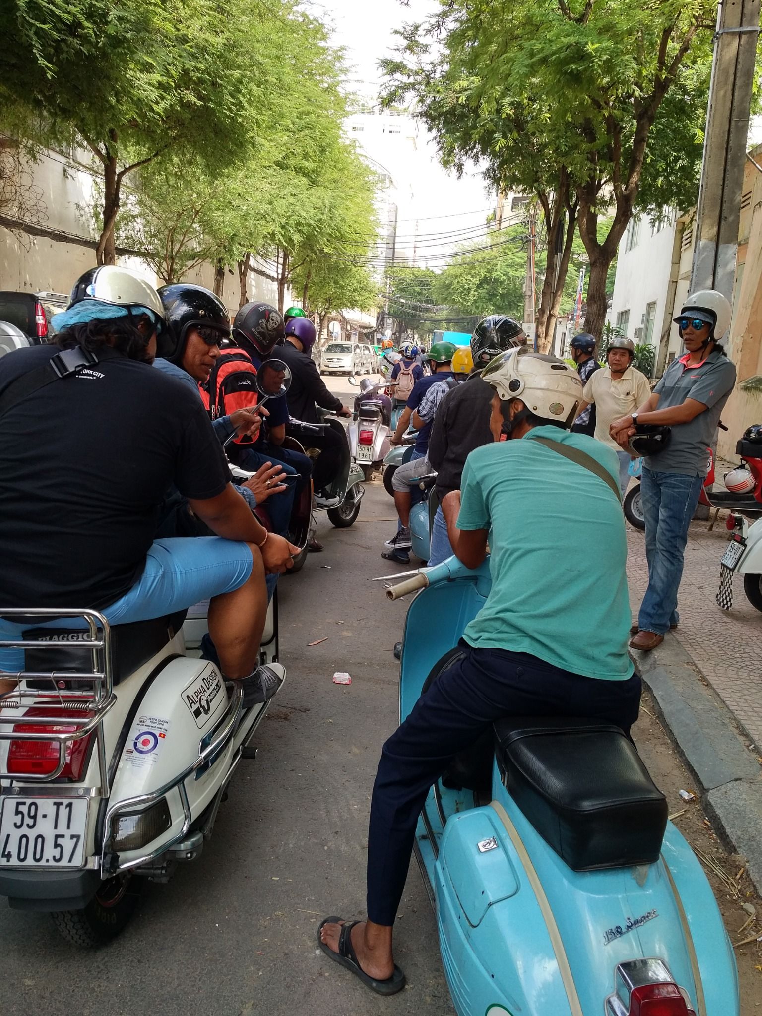 VESPA TOUR – THE GLIMPSE OF THE SAIGON