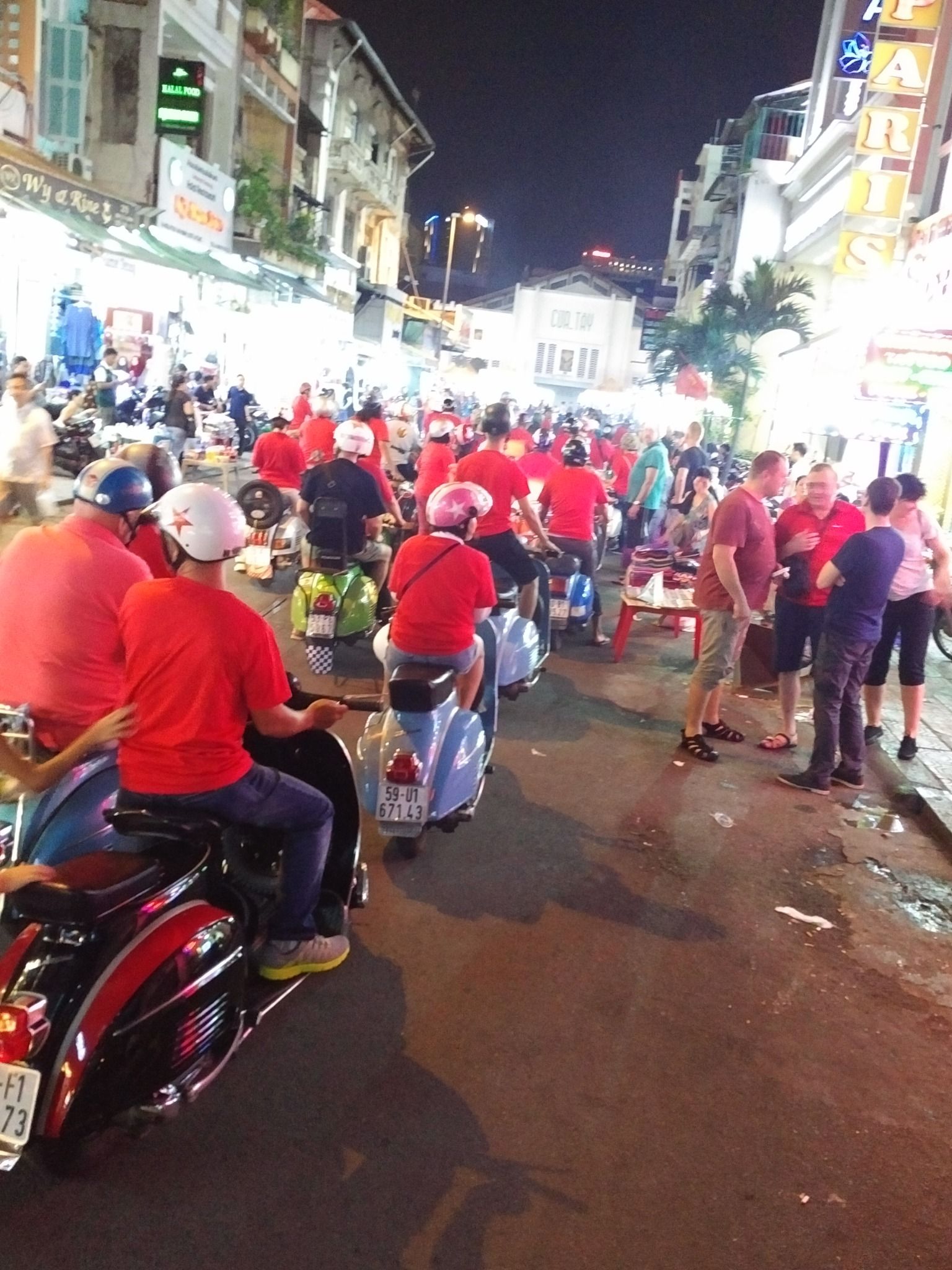 VESPA TOUR – SAIGON AFTER DARK