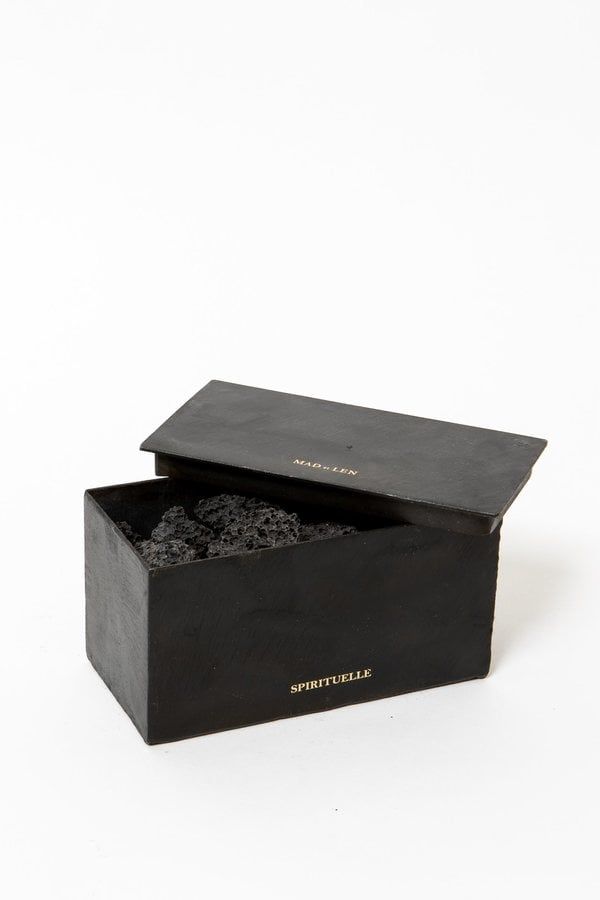 Đá thơm MAD & LEN Black block lava rock (Dark Wood)