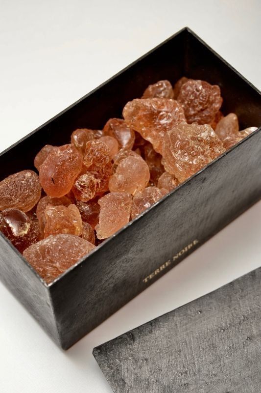 Đá thơm MAD & LEN Black block amber (Thé Sichuan)