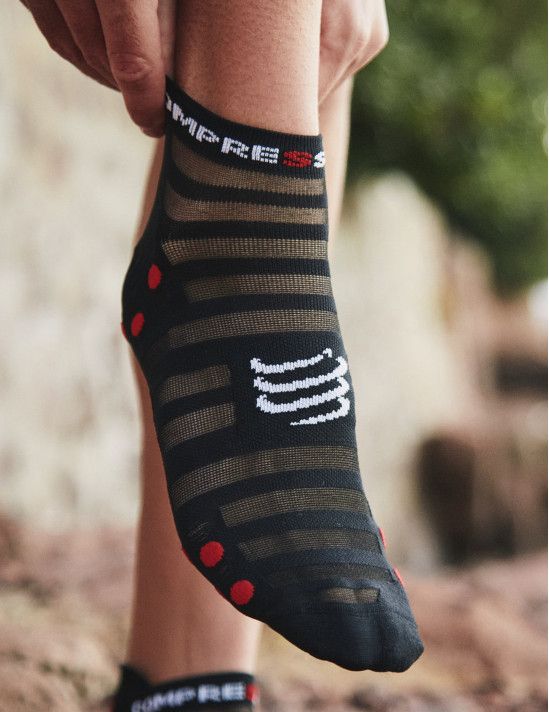 Tất chạy bộ Compressport Pro Racing Socks v4.0 Ultralight Run Low XU00051B