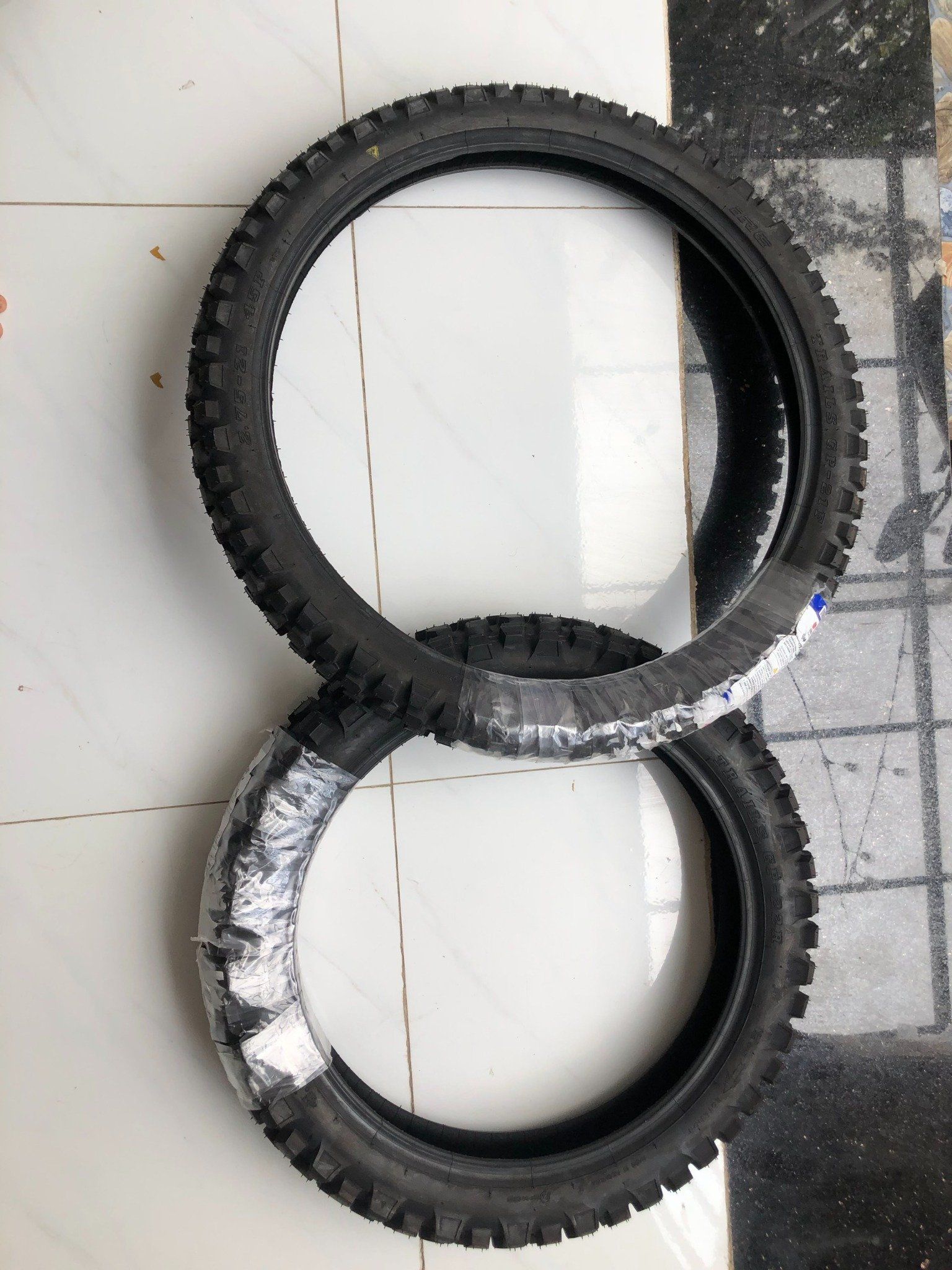 Vỏ trước sau địa hình 21-18 cho xe cào cào chính hãng Honda