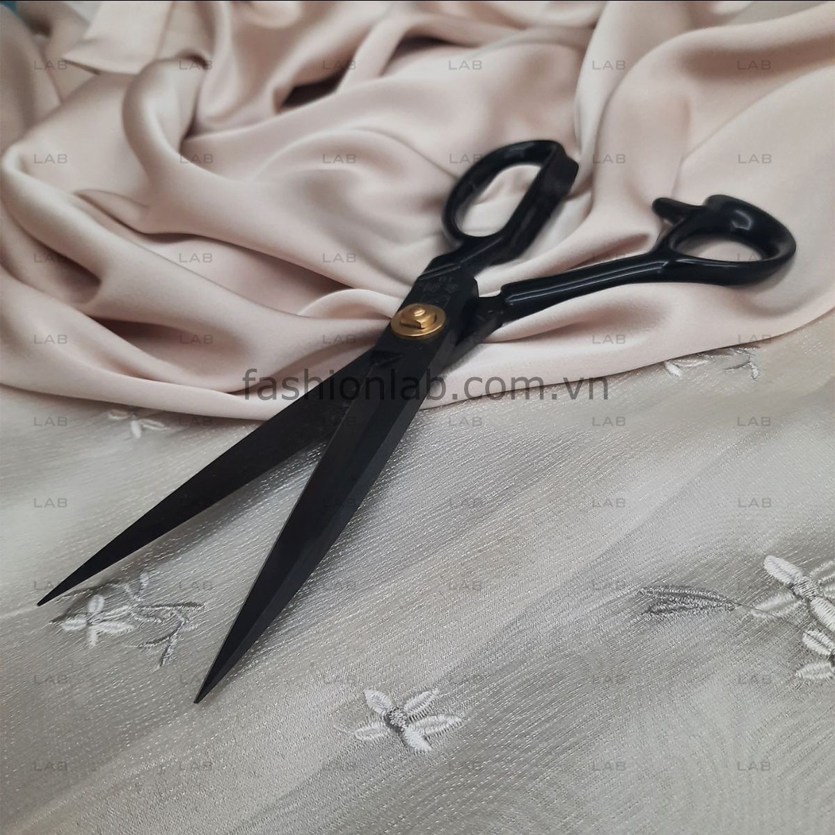 Kéo cắt may thép đen bám vải, chống trượt cho vải lụa, satin #010103