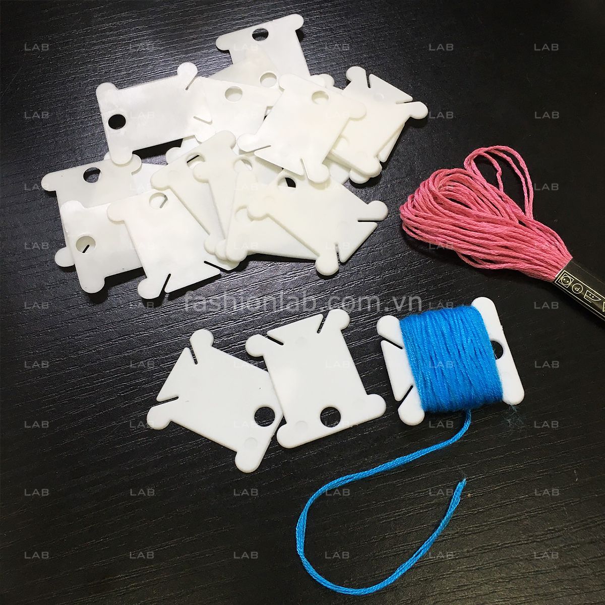 Thẻ cuộn chỉ #010105