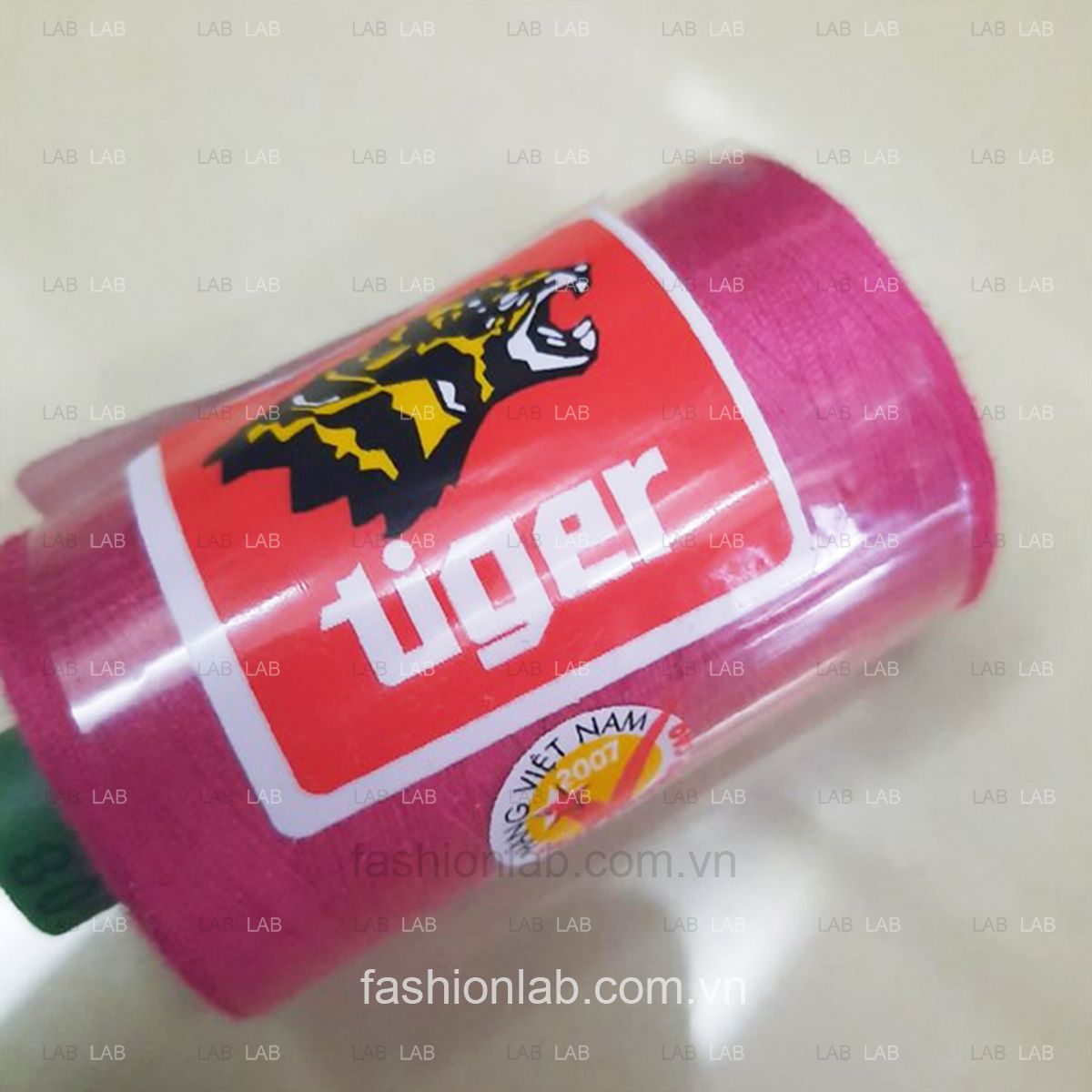 Chỉ may Tiger 900m #020101