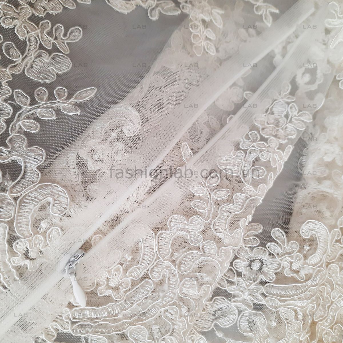 Khóa giọt lệ trong suốt - 30cm #020202