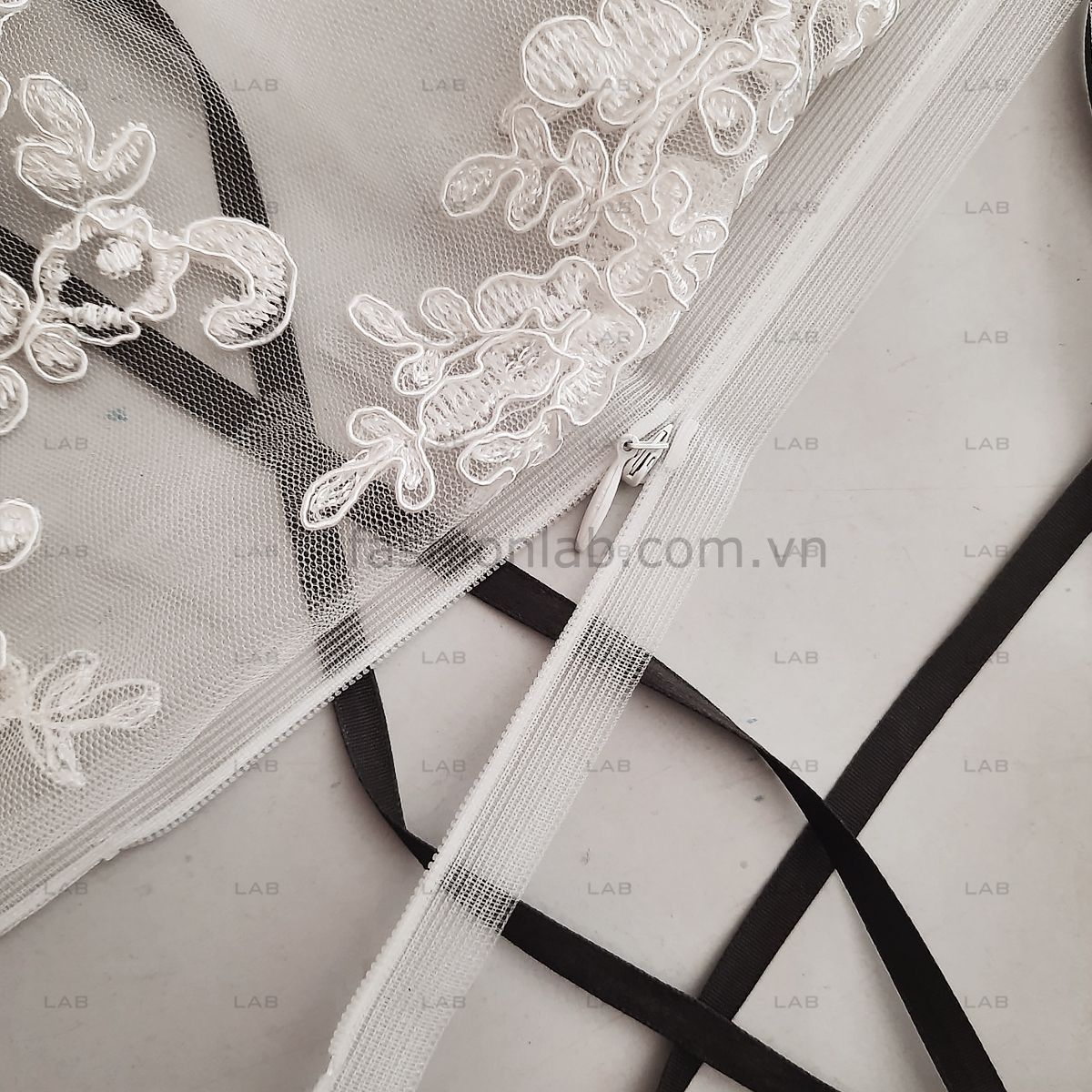 Khóa giọt lệ trong suốt - 30cm #020202
