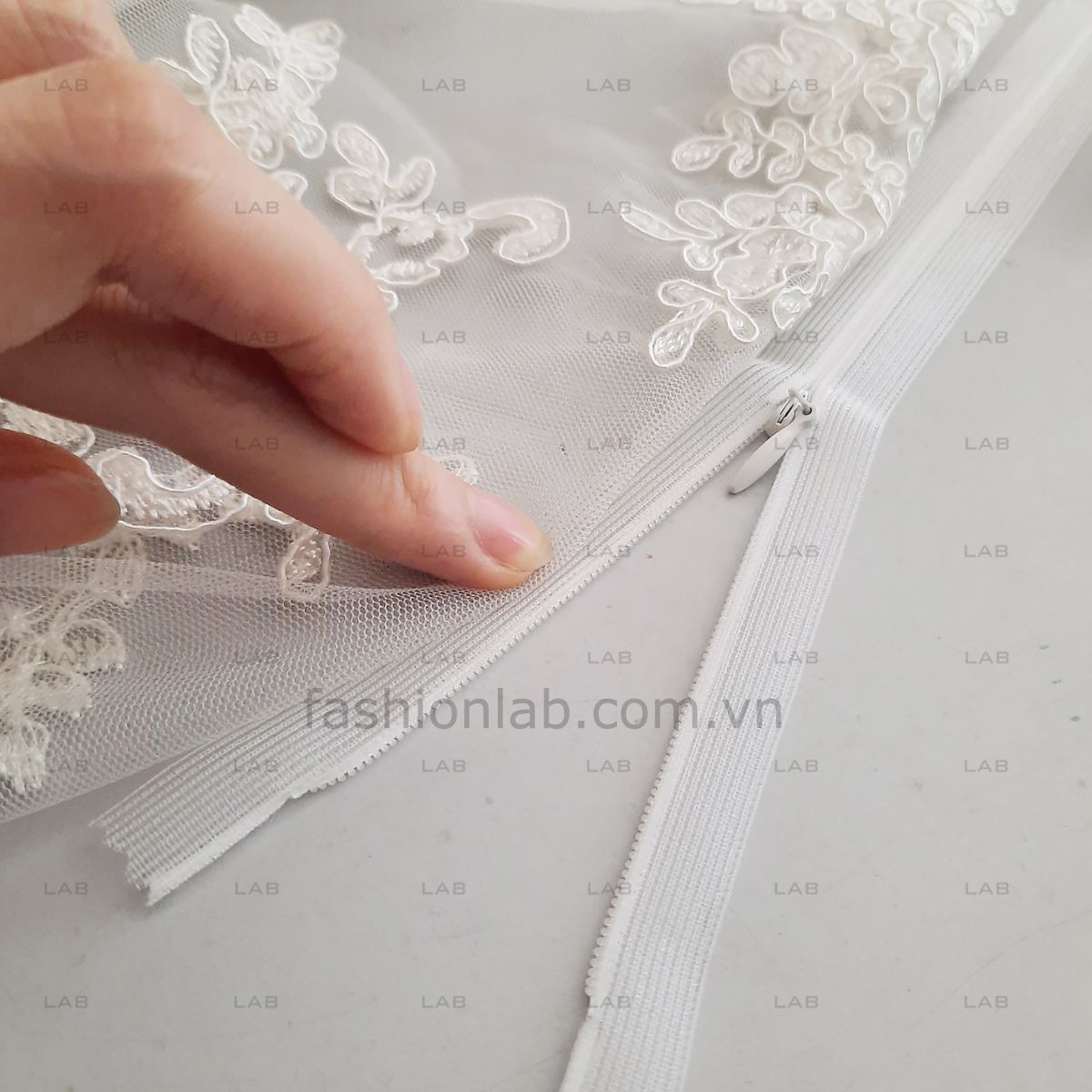 Khóa giọt lệ trong suốt - 30cm #020202