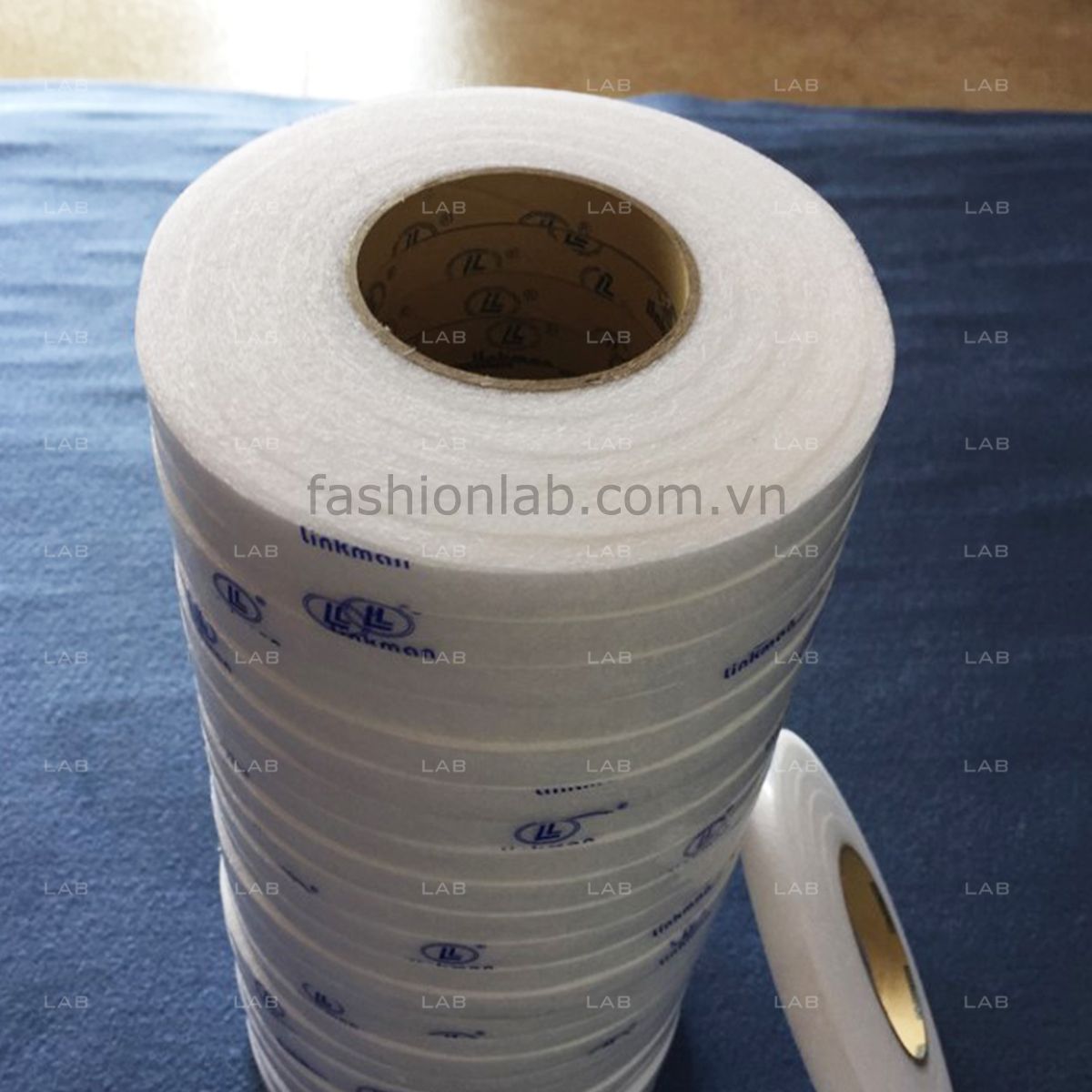 Băng keo tan ủi nẹp, gấu áo, váy (cuộn 63m) #020701