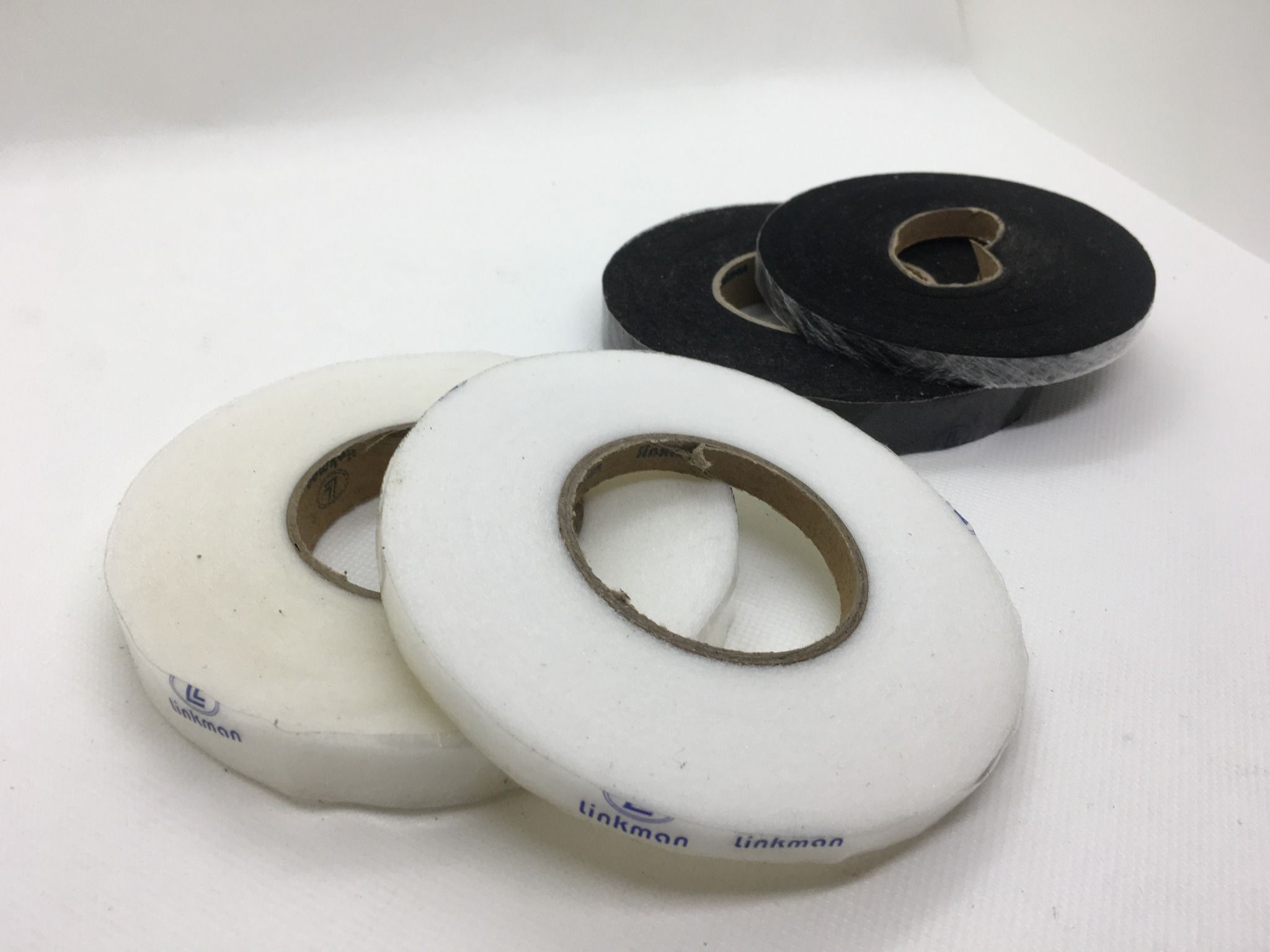 Băng keo tan ủi nẹp, gấu áo, váy (cuộn 63m) #020701