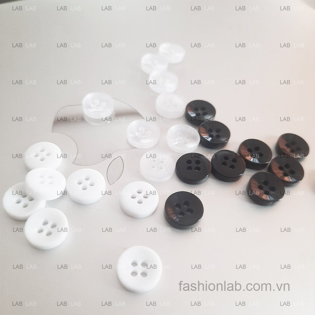Khuy cúc sơ mi 4 lỗ trũng lòng - 11.5mm #020201