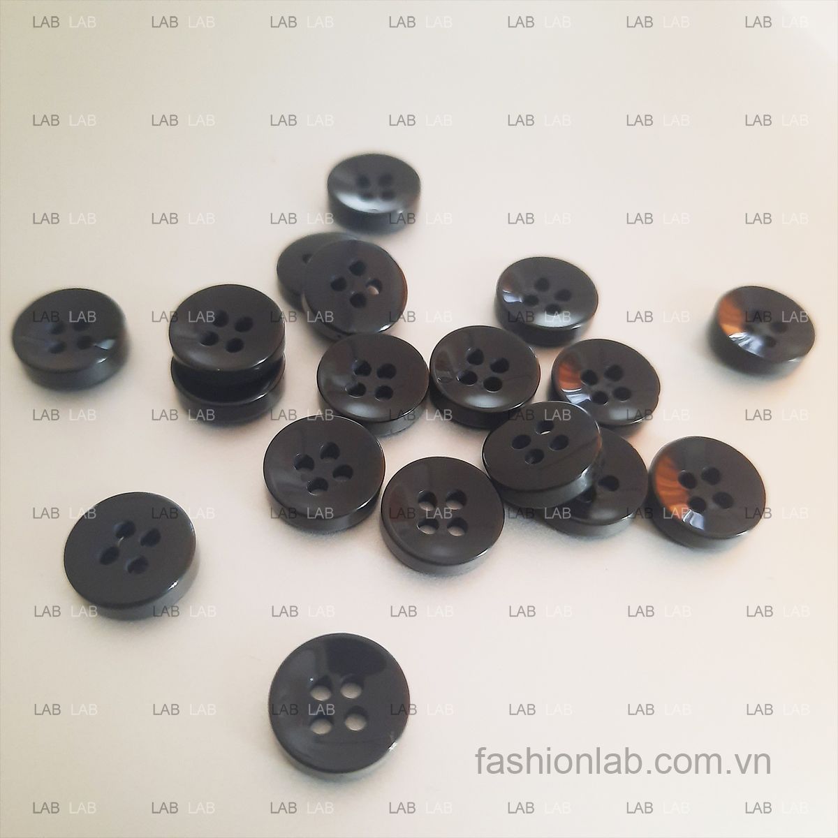Khuy cúc sơ mi 4 lỗ trũng lòng - 11.5mm #020201
