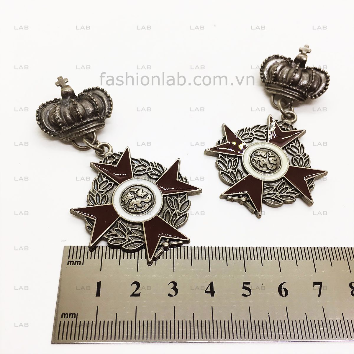 Pin cài áo - Huy hiệu vương miện #020902