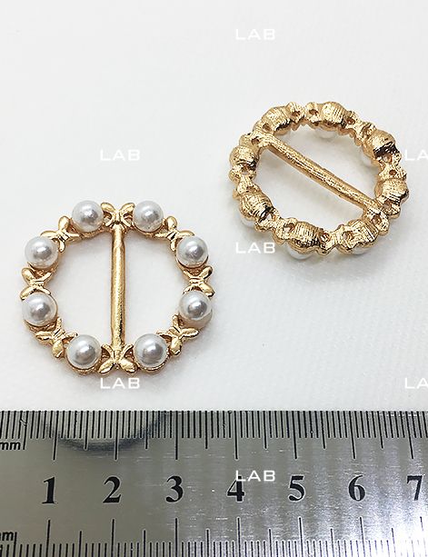 Mặt dây lưng tròn đính hạt trai 35mm #020203
