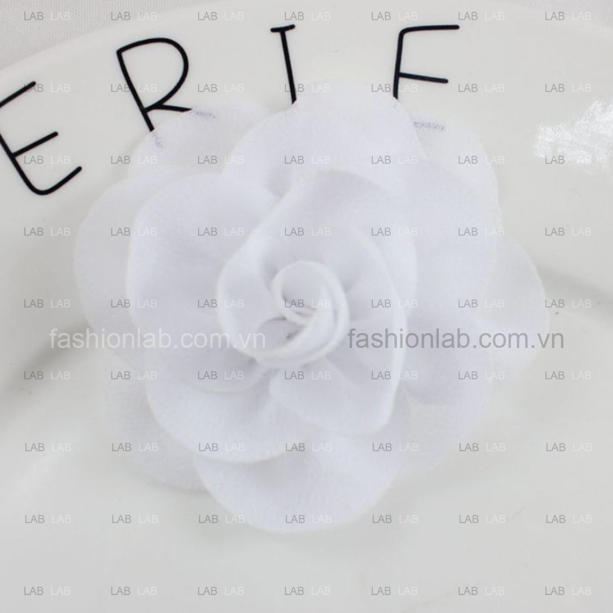 Hoa hồng vải voan cát đường kính 8cm