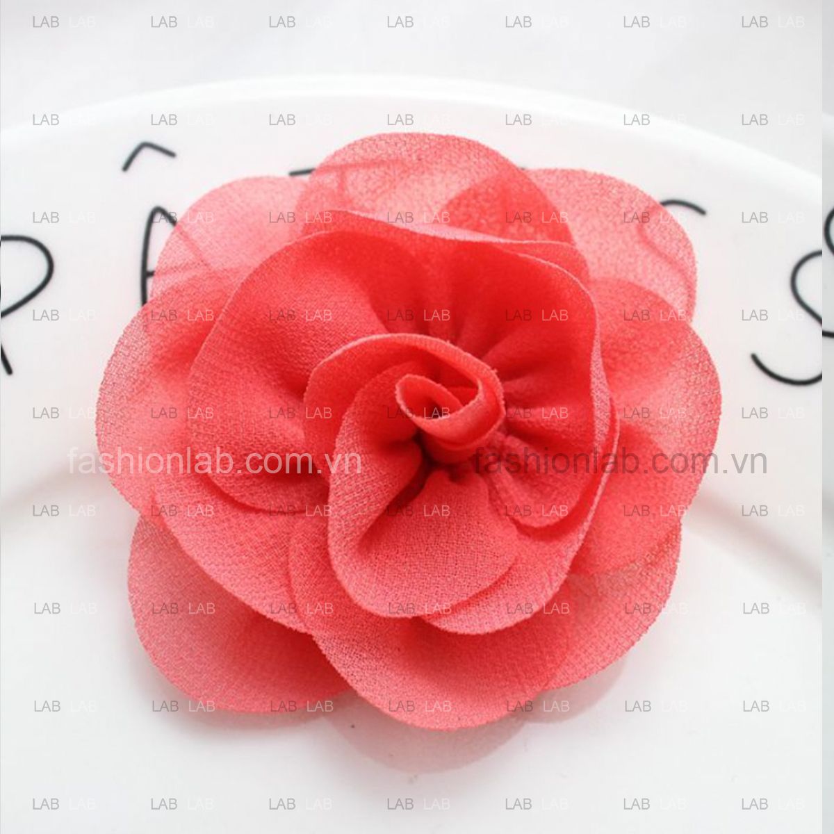 Hoa hồng vải voan cát đường kính 8cm