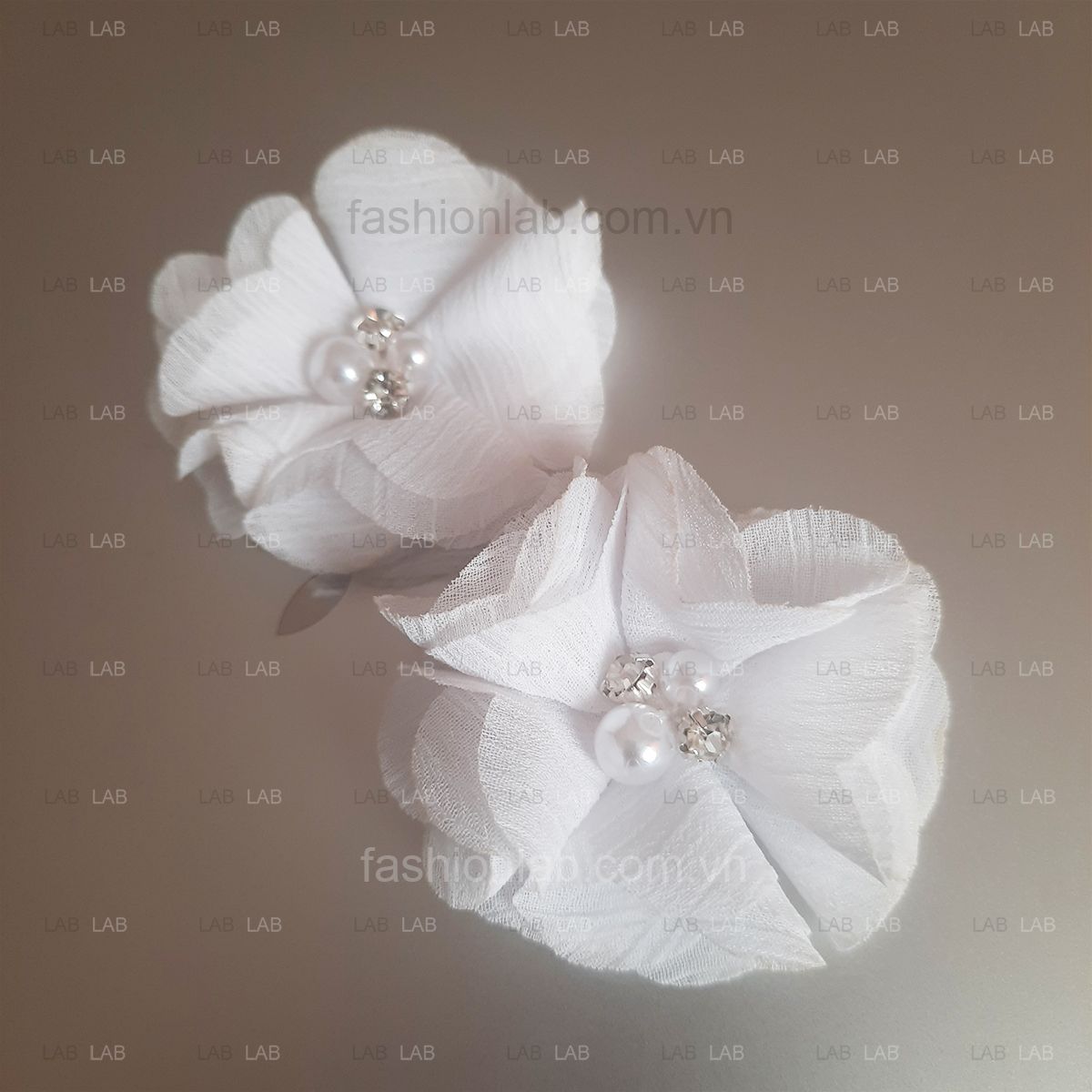 Hoa vải voan xước đính hạt đá đk 5cm