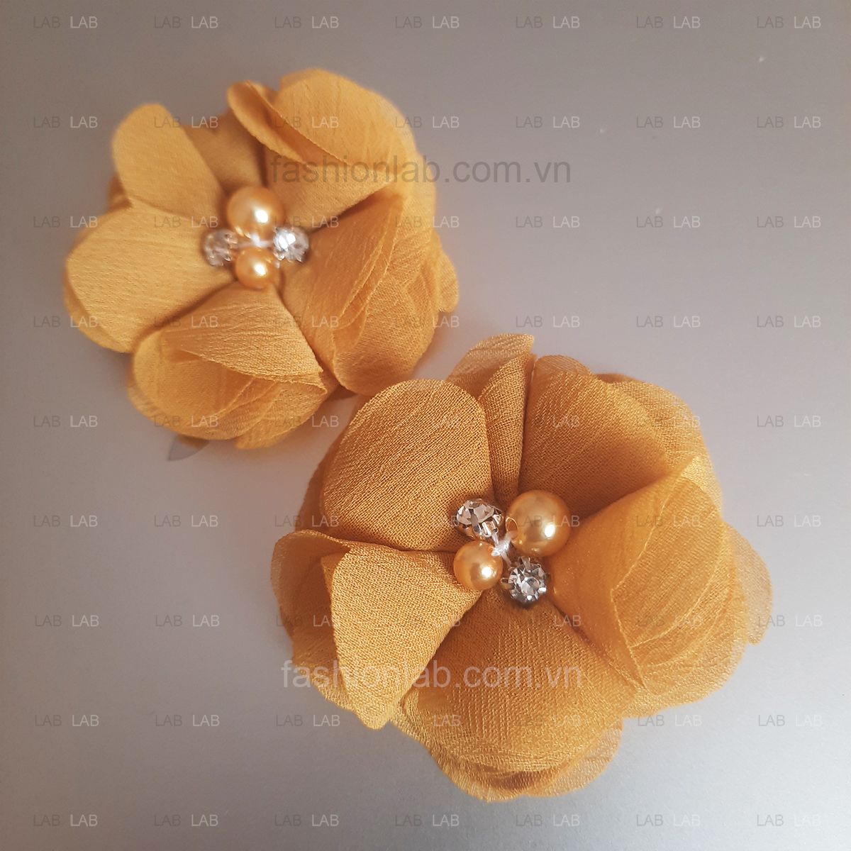 Hoa vải voan xước đính hạt đá đk 5cm