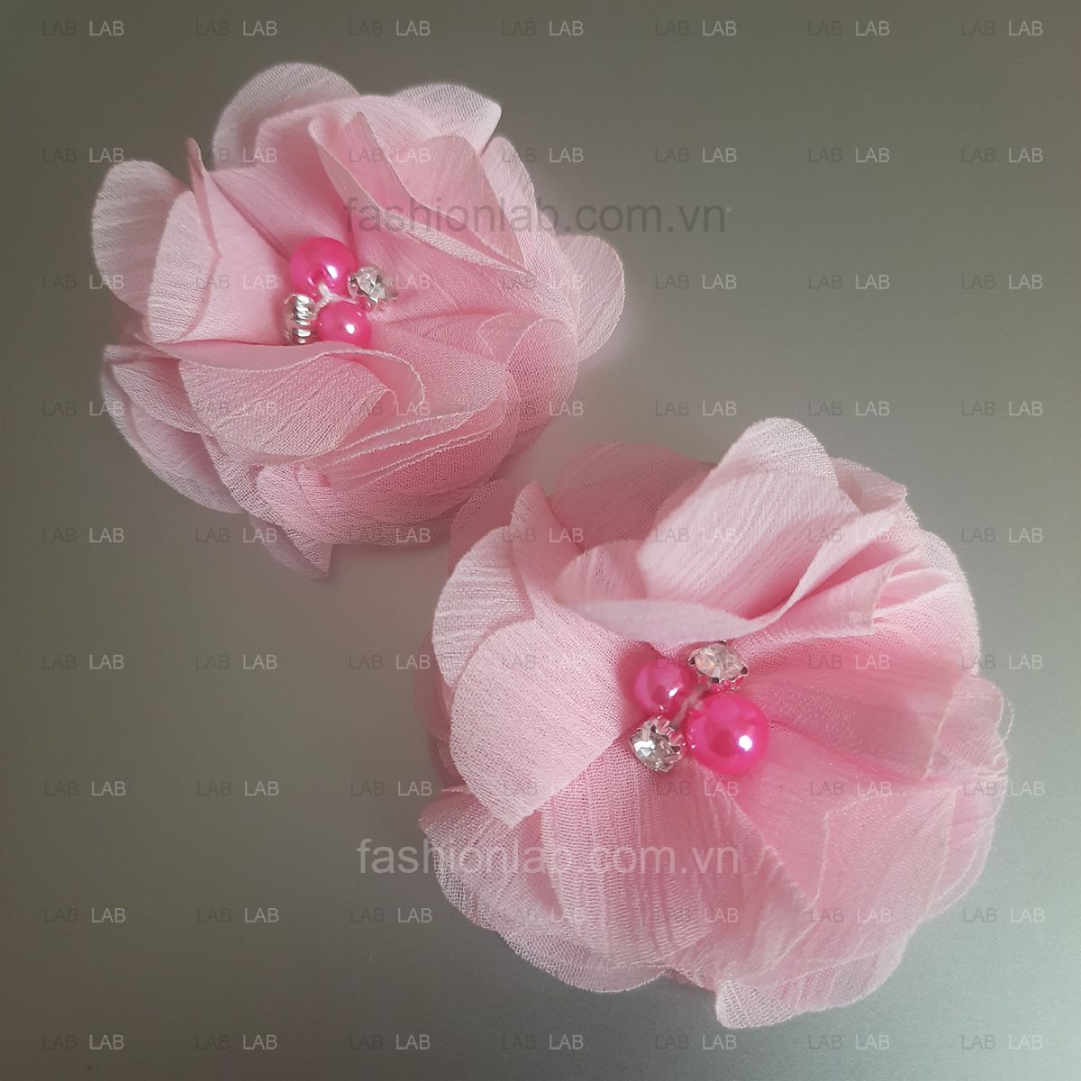 Hoa vải voan xước đính hạt đá đk 5cm