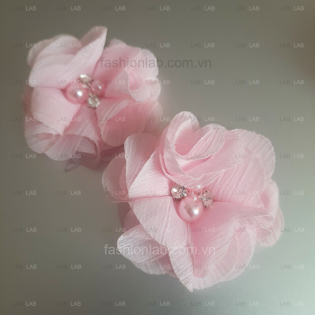 Hoa vải voan xước đính hạt đá đk 5cm