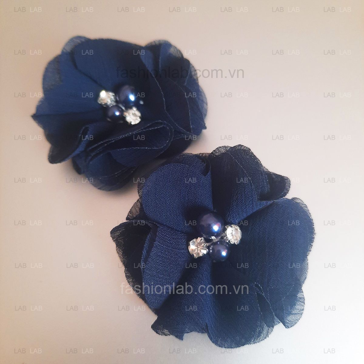 Hoa vải voan xước đính hạt đá đk 5cm