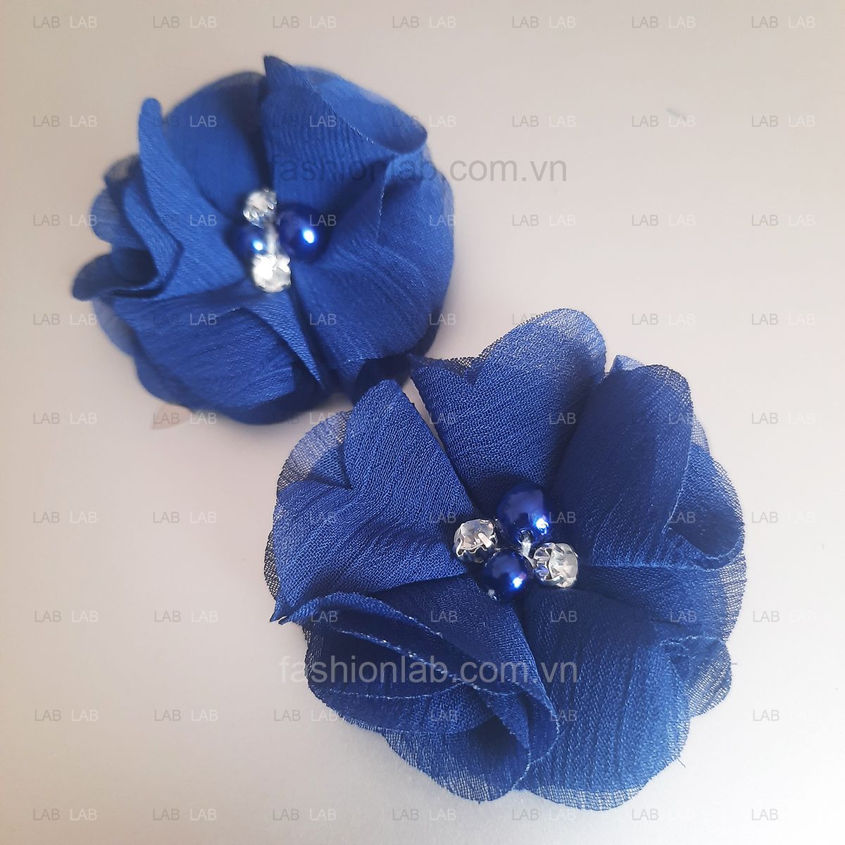Hoa vải voan xước đính hạt đá đk 5cm