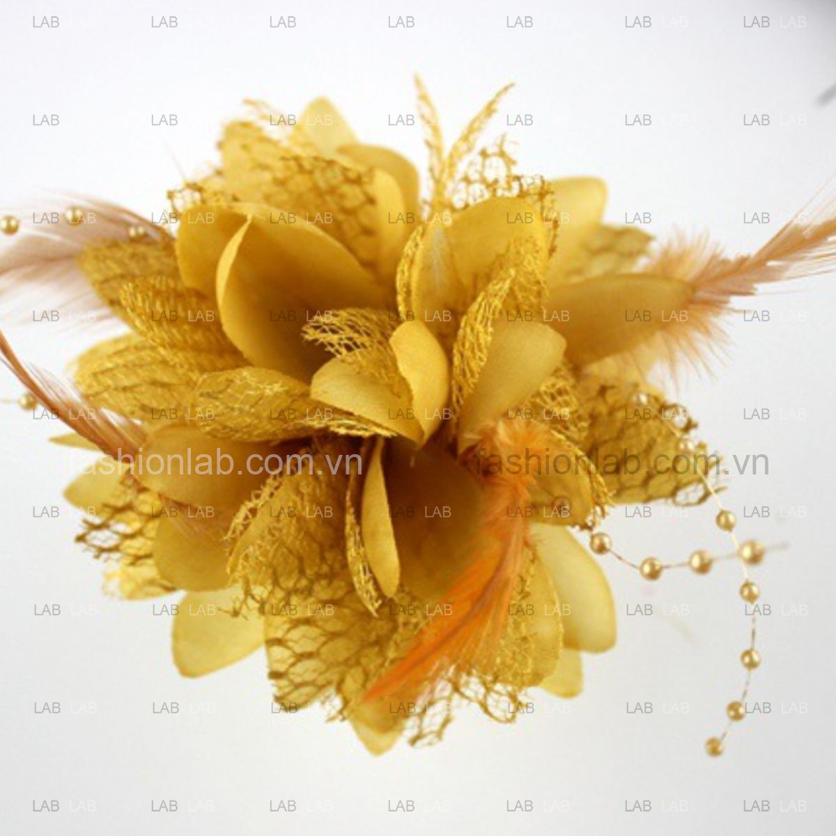 Hoa vải phối lông vũ đường kính10cm