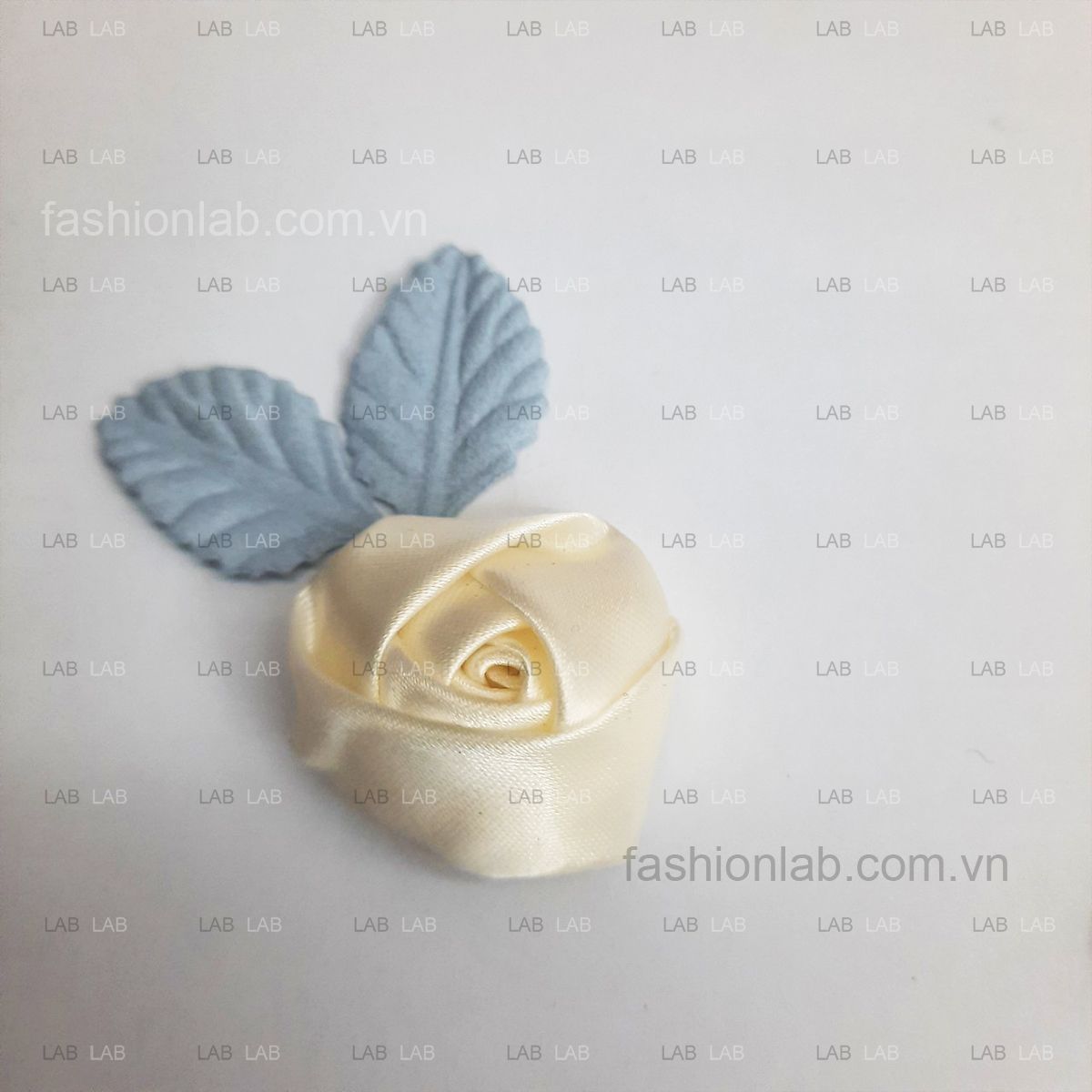 Nụ hồng vải satin đường kính 3.5 - 4cm