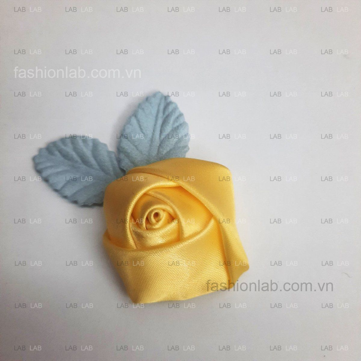Nụ hồng vải satin đường kính 3.5 - 4cm