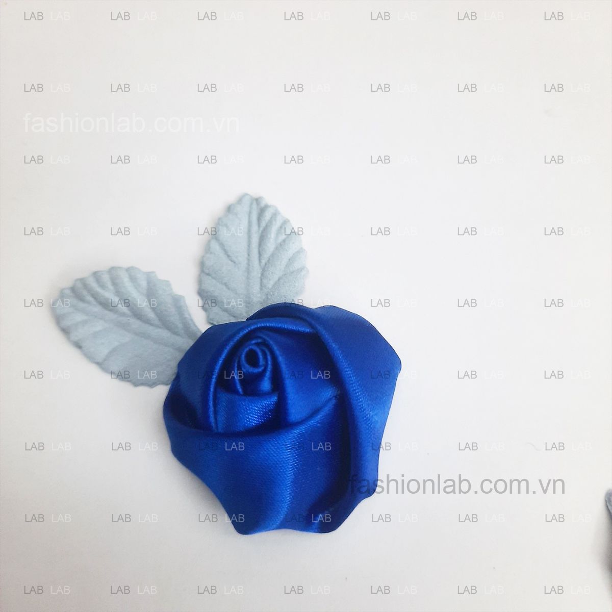 Nụ hồng vải satin đường kính 3.5 - 4cm