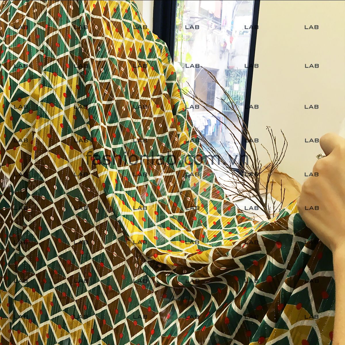 Vải voan sateen gân kim tuyến jacquard hình học M18 #030402