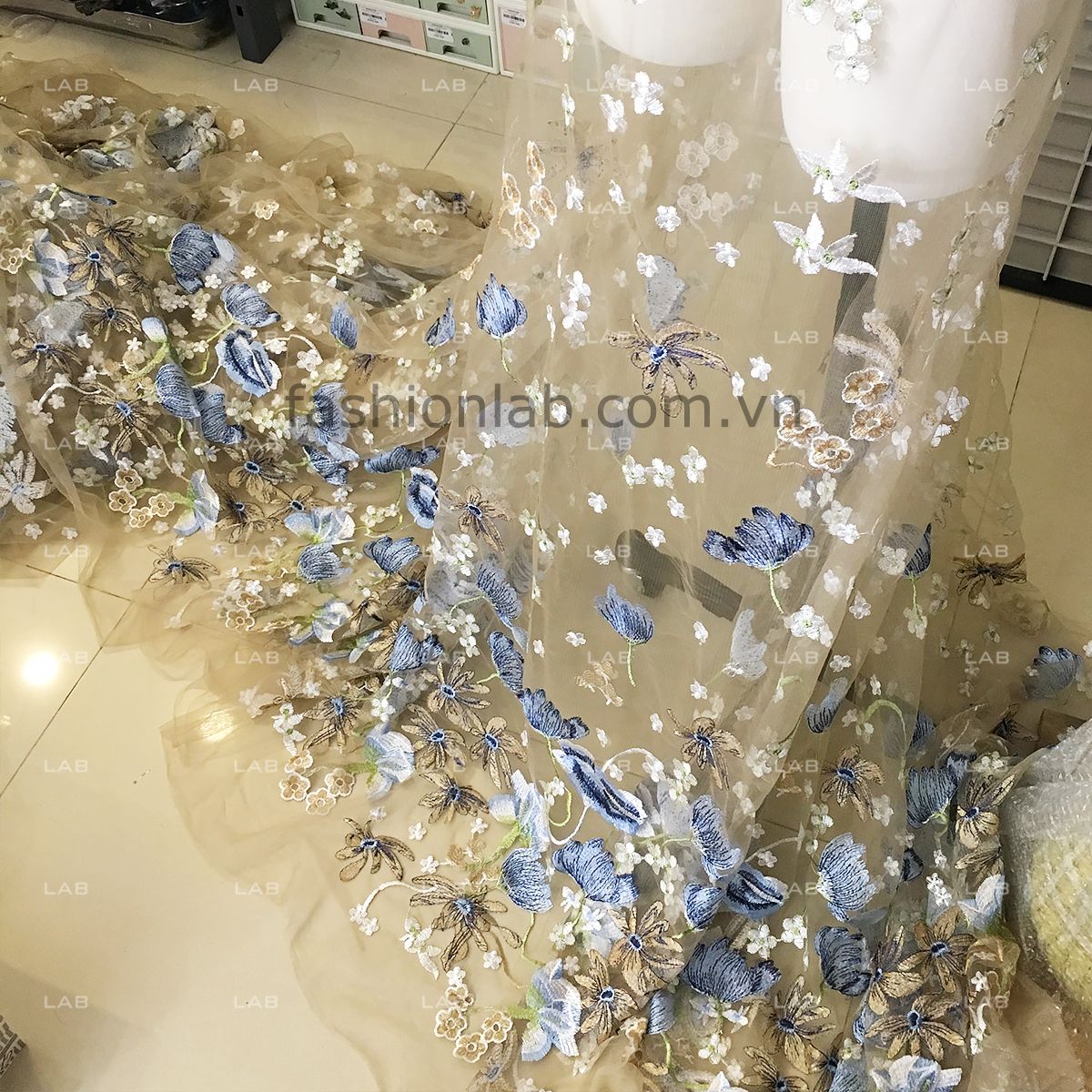 Vải lưới thêu hoa nền kem 003 #030601