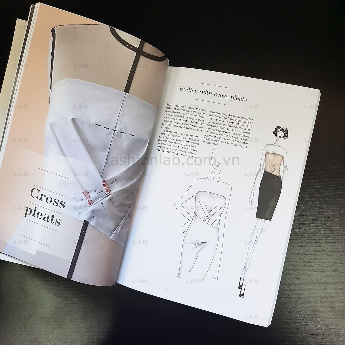 Fashion Moulage Technique: A Step by Step Draping Course #060101