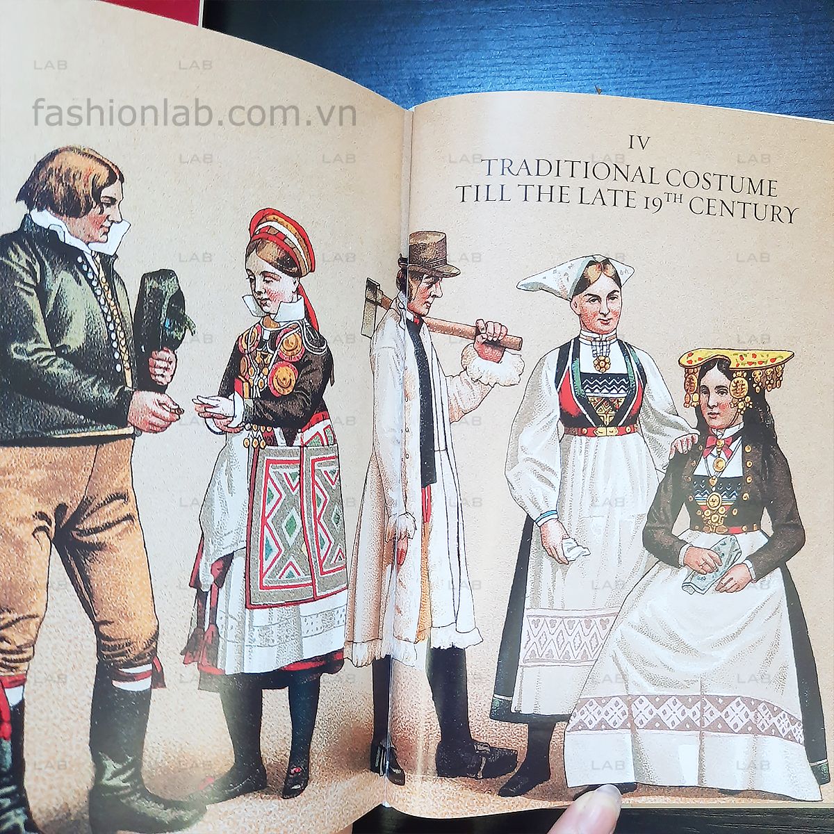 The Costume History - Auguste Racinet - Taschen #060101