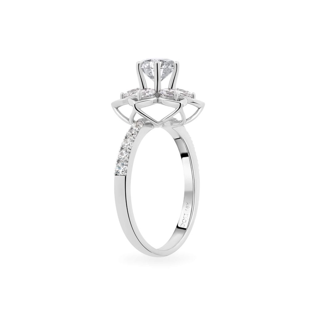 Nhẫn vàng trắng 18K gắn đá CZ DOJI AFRM300413D2CZ1