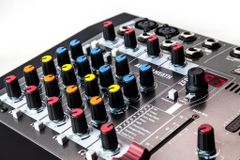 Bàn Mixer Allen & Heath ZED6FX